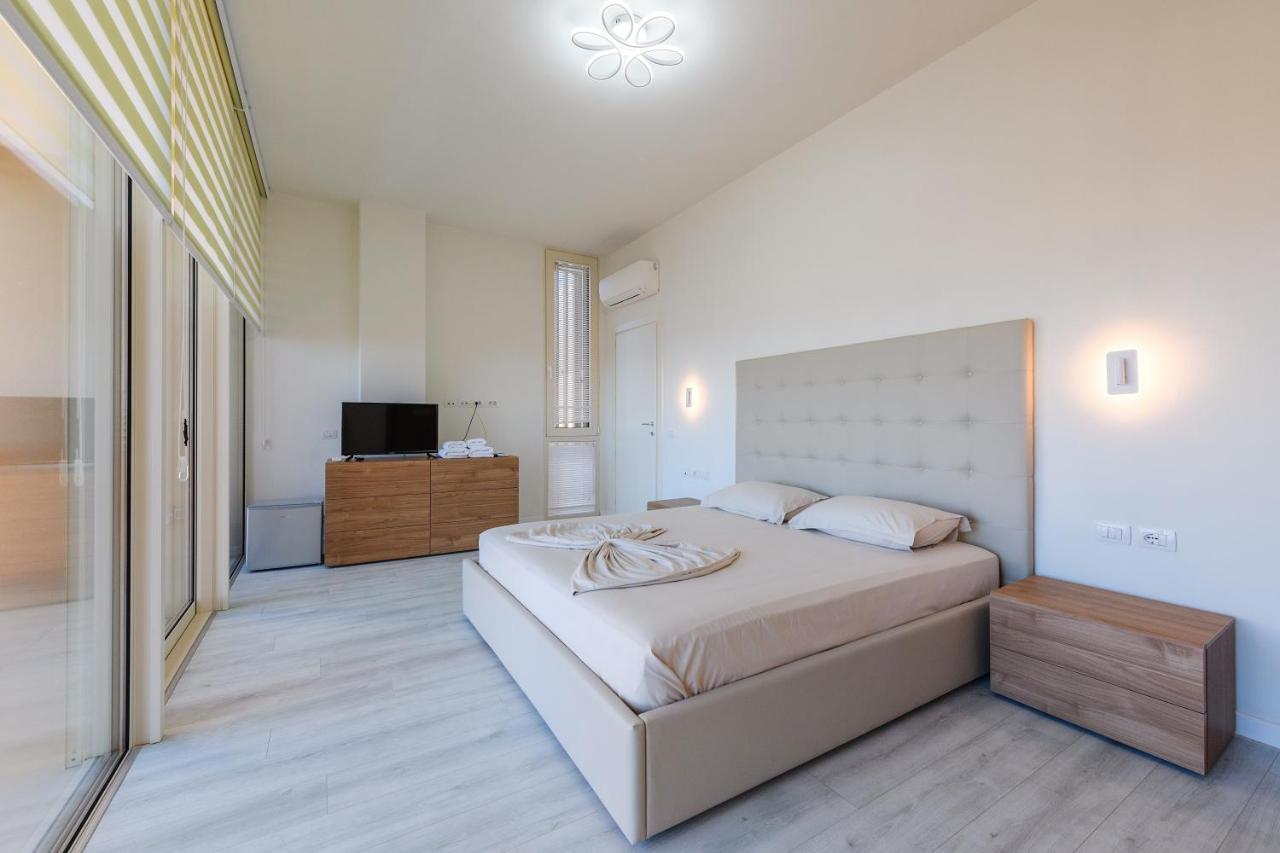 Green Coast Otel Palasë Dış mekan fotoğraf