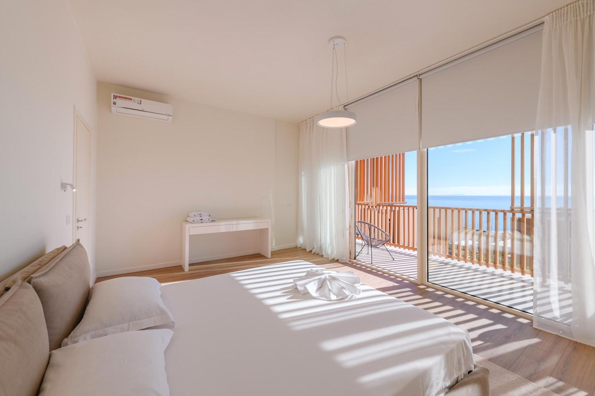 Green Coast Otel Palasë Dış mekan fotoğraf