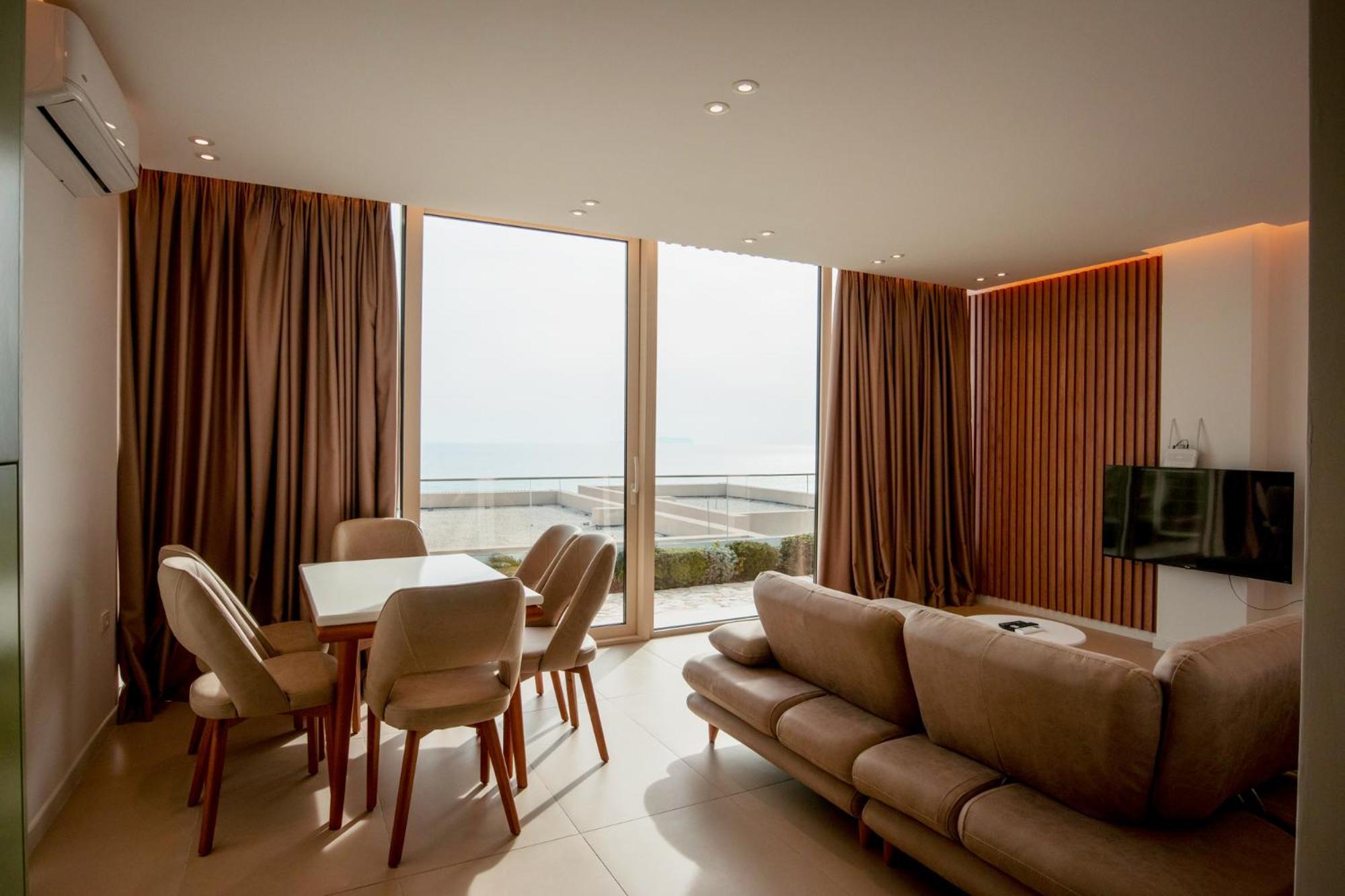 Green Coast Otel Palasë Dış mekan fotoğraf