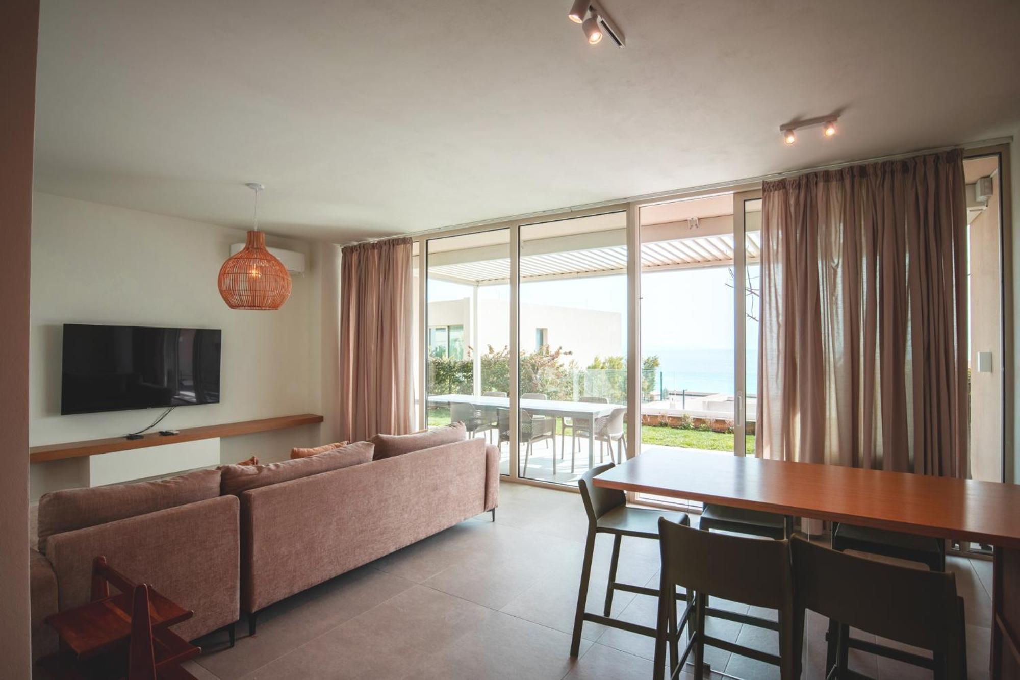 Green Coast Otel Palasë Dış mekan fotoğraf