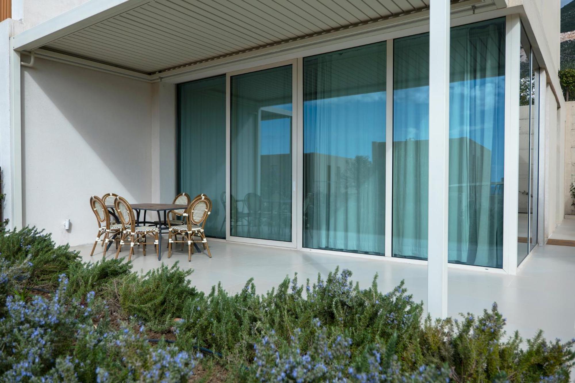 Green Coast Otel Palasë Dış mekan fotoğraf